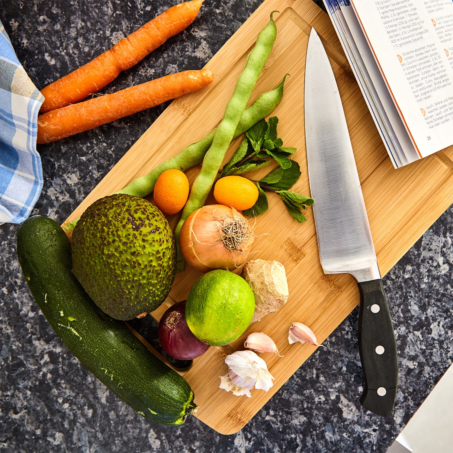 Klarstein Batvik, bambusová doska na krájanie, 40 x 1,5 x 29 cm (Š x V x H), šetrná k nožom, drážka na zachytenie šťavy – Obrázok 2